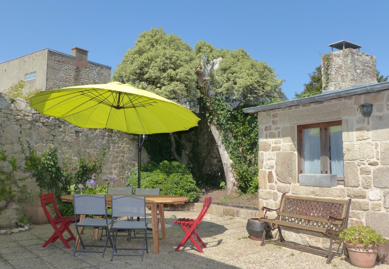 Maison mitoyenne à Etel - Maison de charme au centre-ville d'Etel 