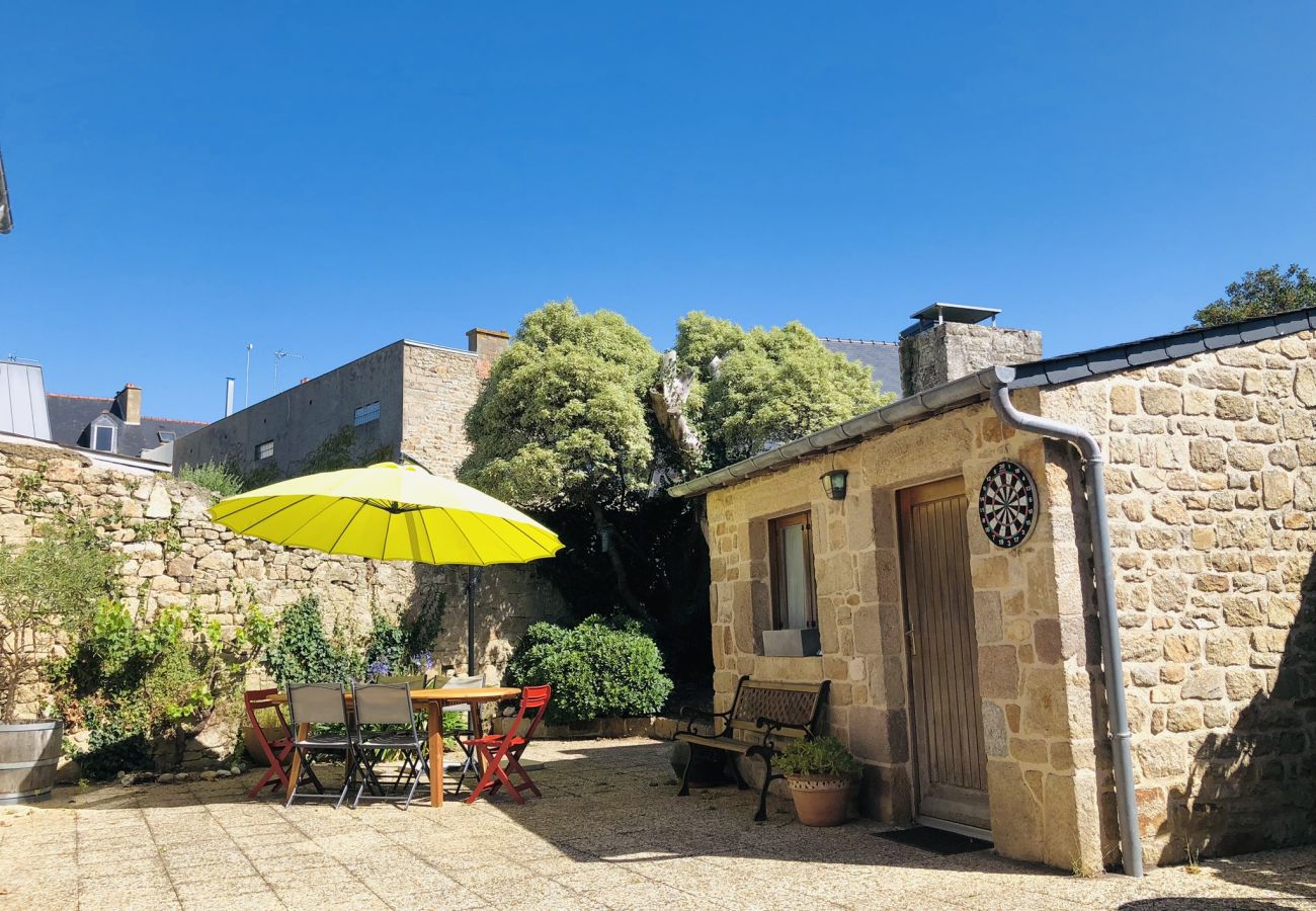 Maison mitoyenne à Etel - Maison de charme au centre-ville d'Etel 