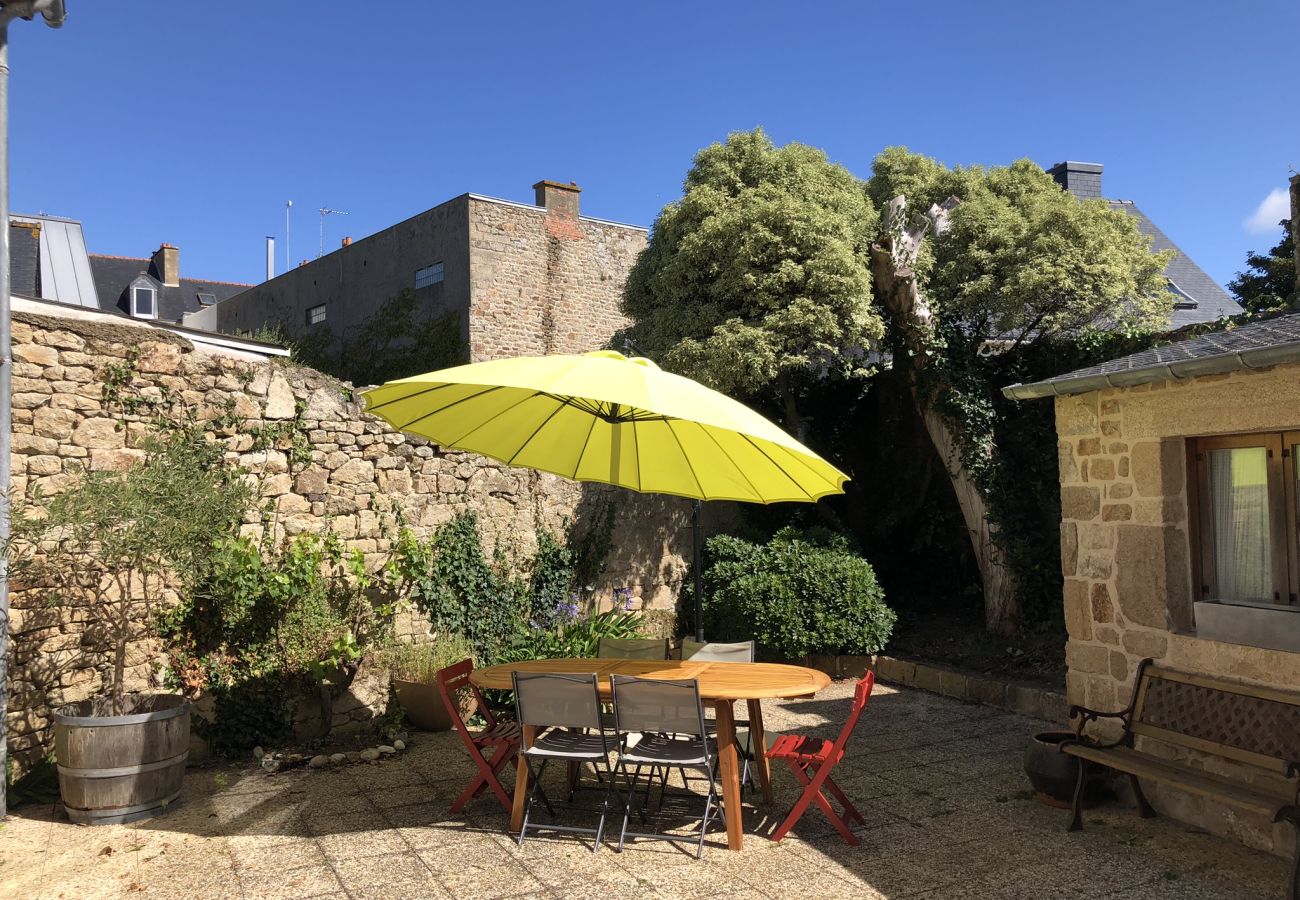 Maison mitoyenne à Etel - Maison de charme au centre-ville d'Etel 