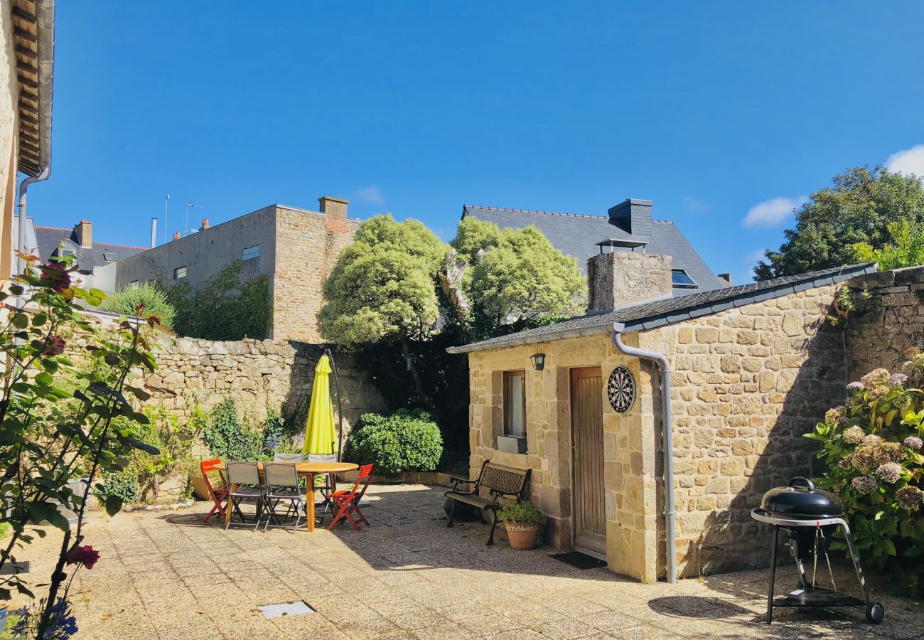 Maison mitoyenne à Etel - Maison de charme au centre-ville d'Etel 